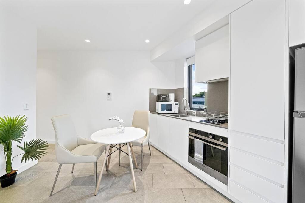 סידני Studio For Long Term Tenants In Strathfield Cbd מראה חיצוני תמונה